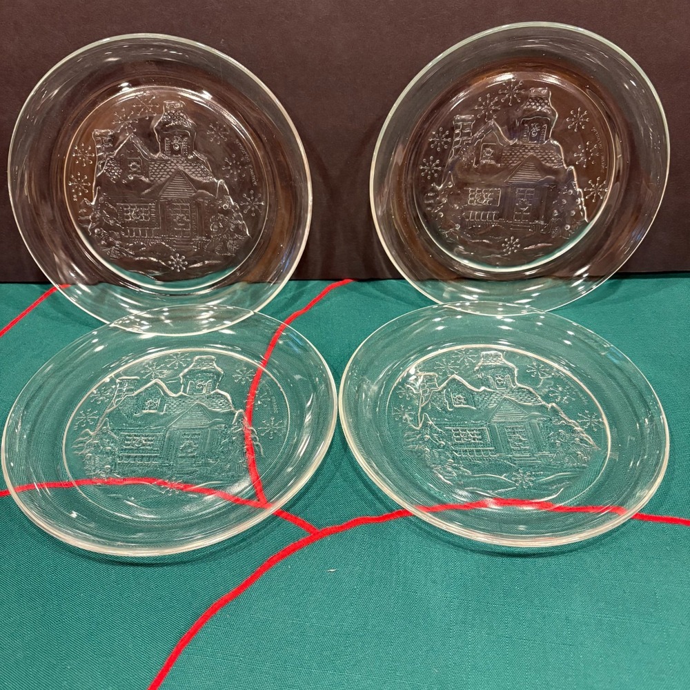 VTG 4-Arcoroc France Chalet Snow Cabin Clear Glass‎ 7.5" Plates Winter Christmas